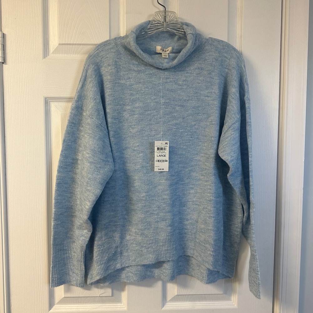 Super soft lightweight turtleneck NWT
